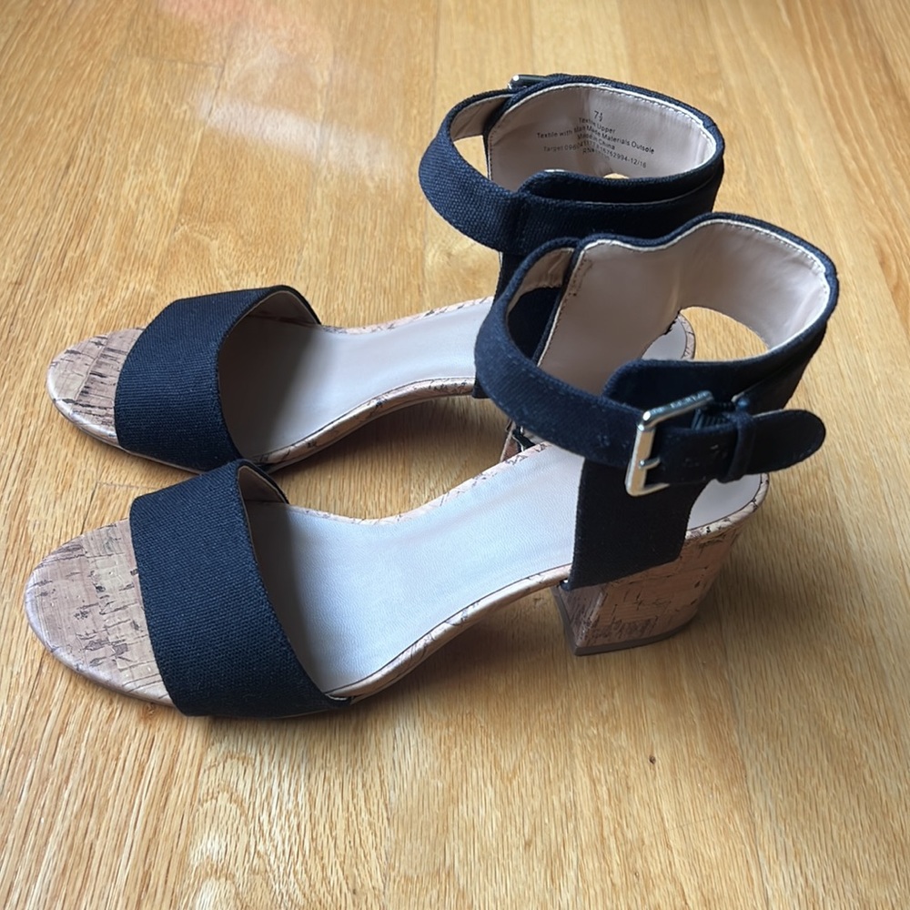 ▪️ Women Sandal - Picture 4 of 5